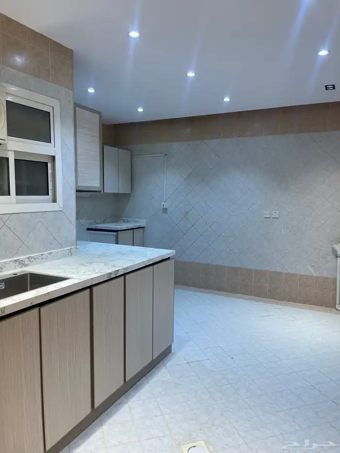 للايجار عدد 9 شقق عوائل بحي الغدير 7