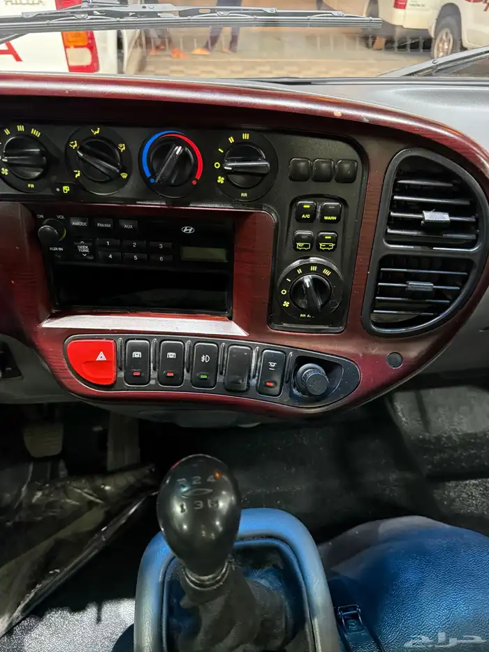 للبيع باص هونداي كونتي ديزل موديل 2014 ممشي قليل 30راكب 23