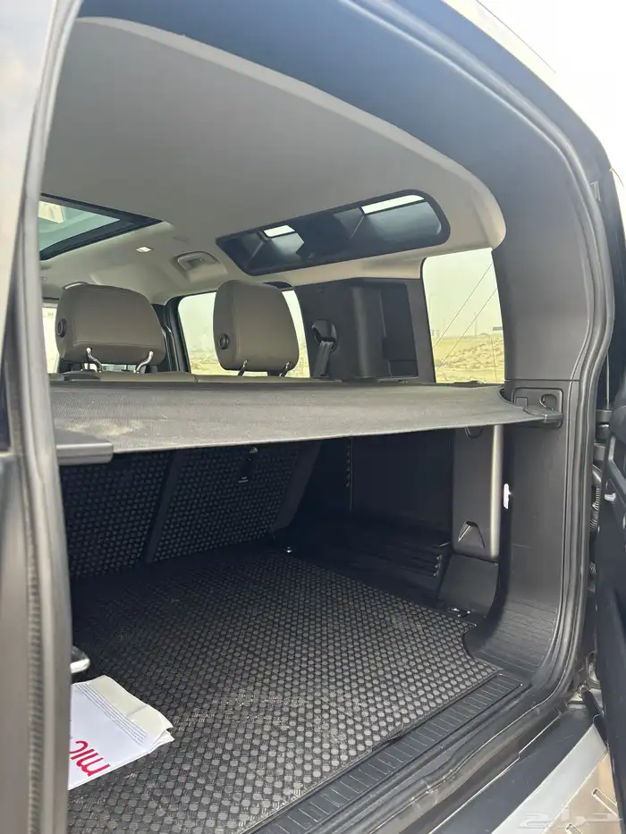 لاند روفر ديفندر 2020 رمادي فئة S P300 4