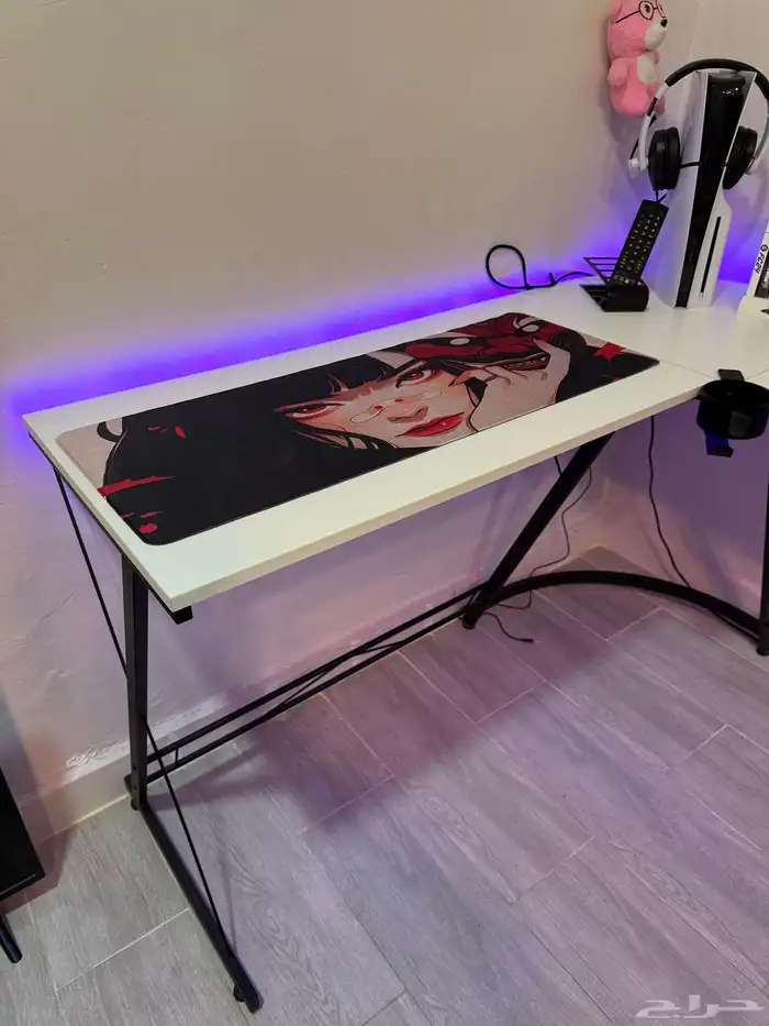 طاوله قمينق نظيفه 2