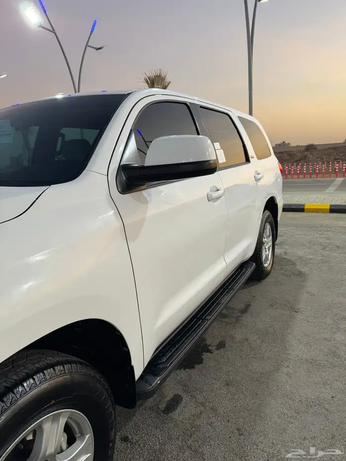 سيكويا 2013 ممشاه 92الف كيلو ستاندر ثلاجه  دبل 10