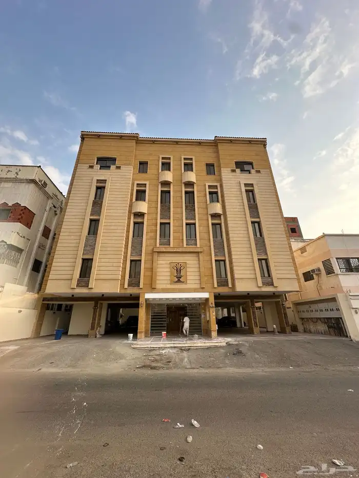 عمارة للبيع في حي البوادي 1