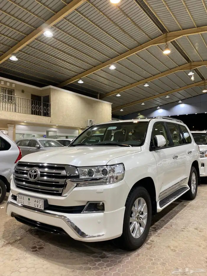 للبيع جيب جي اكس ار 2017 فل كامل عبداللطيف عداد 95 الف 0