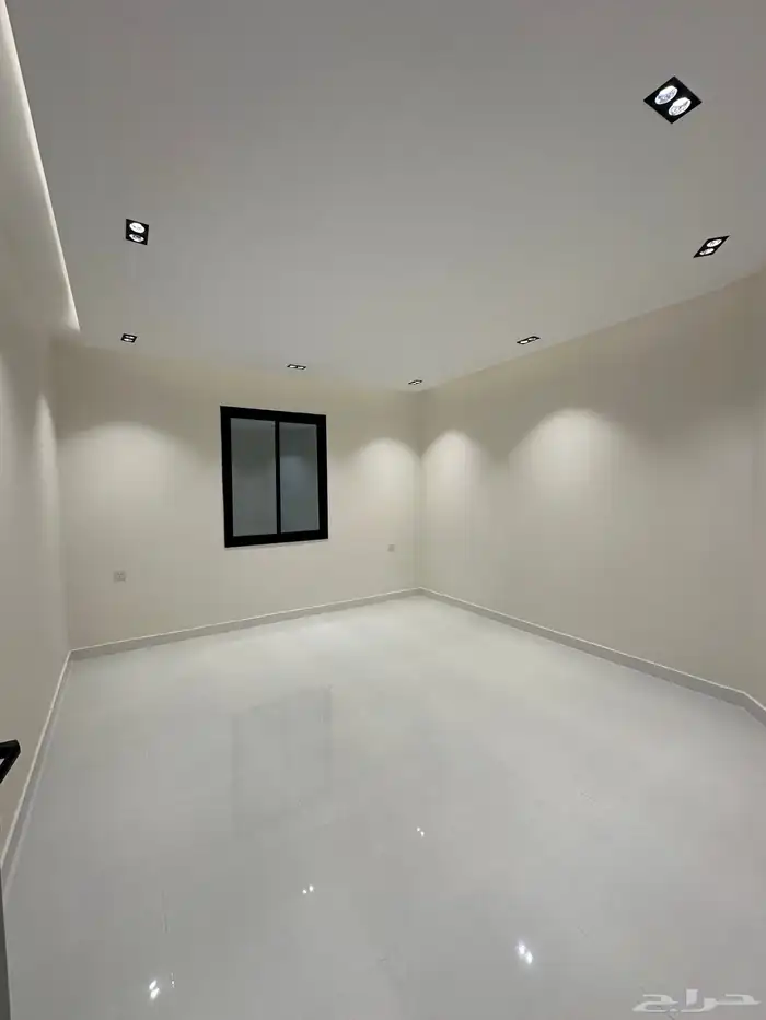 للبيع شقق علويه ممتازه والسعر 520 الف بحى المعارض خميس مشيط 8