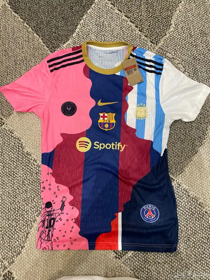 تيشيرت ليونيل ميسي بجميع الانديه 0