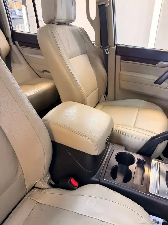 للبيع جيب باجيرو 2015 34