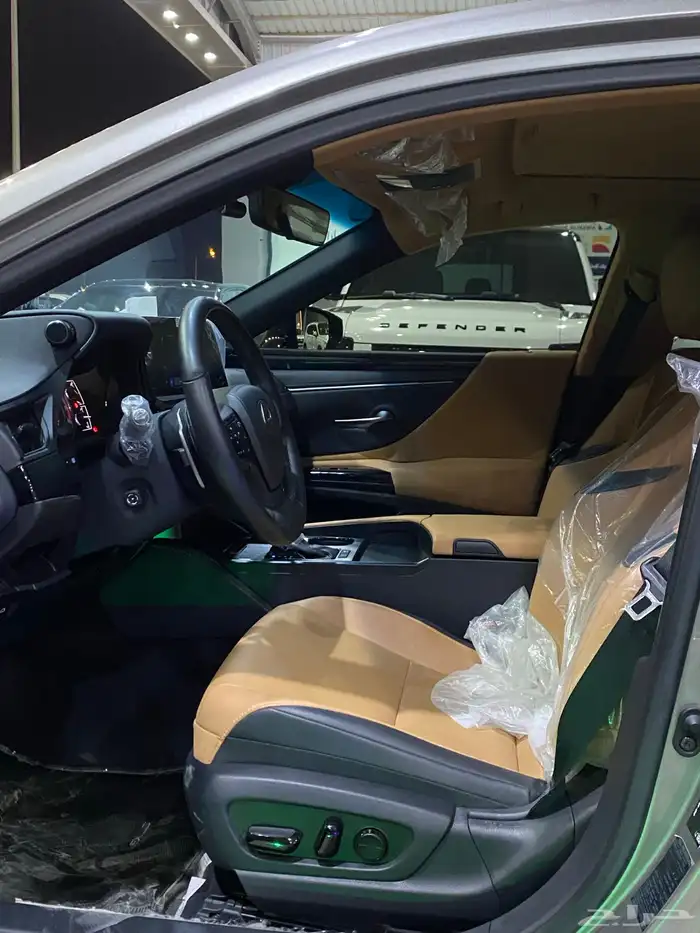 لكزس ES 300 هايبرد 2023 مالك اول شبه جديد 12