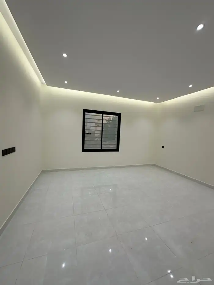 للبيع روفات وسيعة مع كراج باسعار مناسبة مخطط 2 بالخميس 16