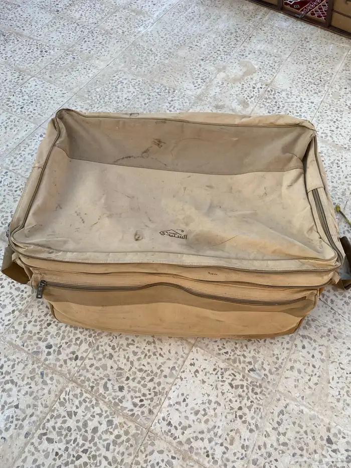 قطع ديكورات بترول نيسان 1998. وأثاث عزبة 8