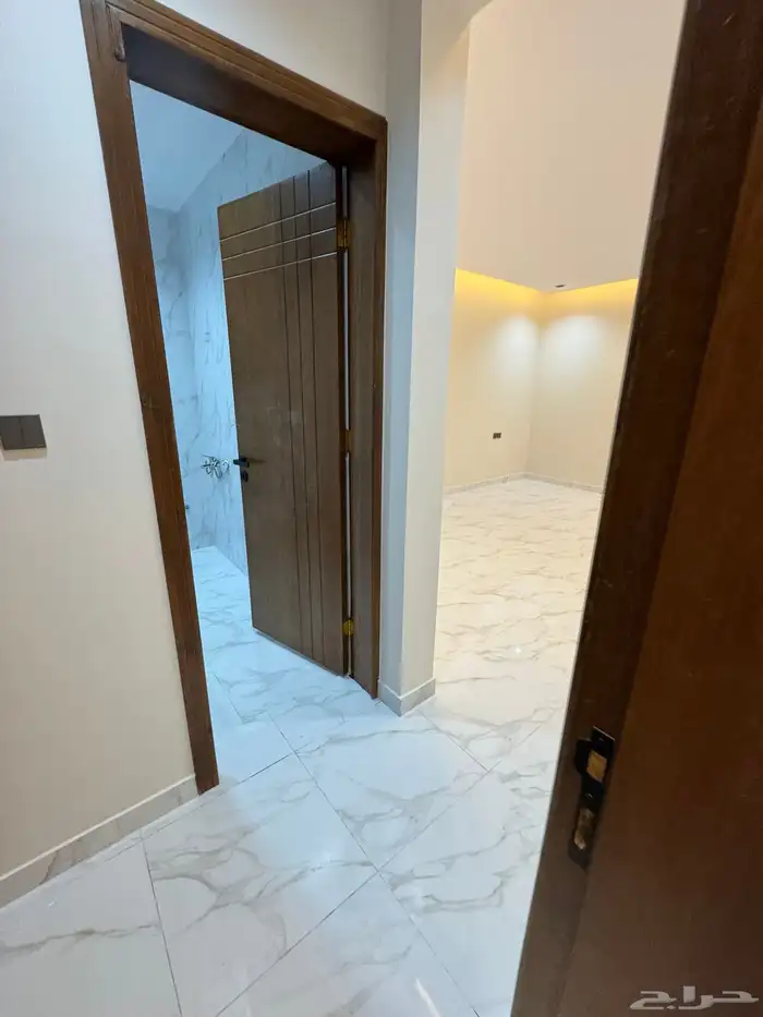 للبيع روف علوي بمدخل سياره شمال الخميس درج داخلي وخارجي 14