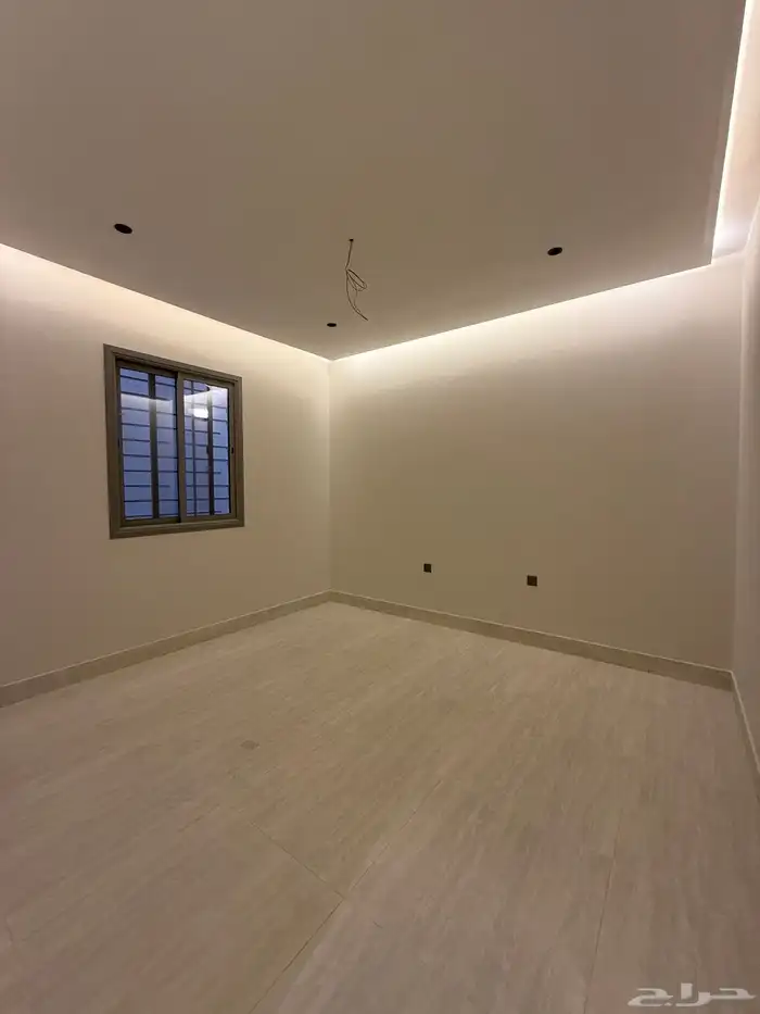 للبيع شقه ارضيه ببايكة ف حي المصيف مقابل نادي ضمك 17