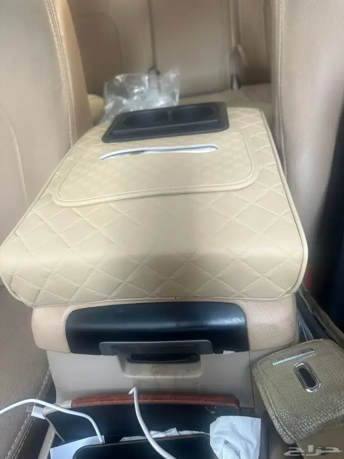 تكاية فاخرة  جلد لسيارات لاندكروزر وجيب لكزس 5