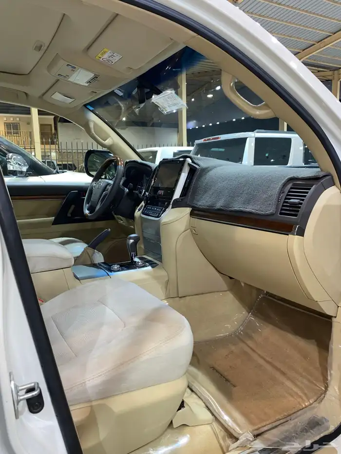 للبيع جيب جي اكس ار 2017 فل كامل عبداللطيف عداد 95 الف 16