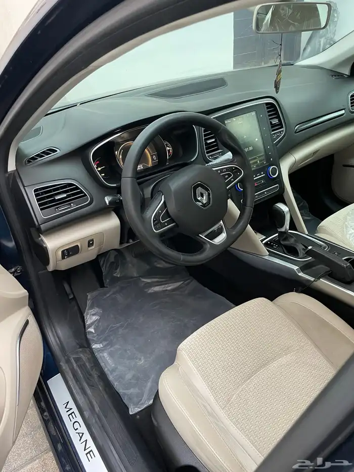 2018 رينو ميقان نص فل شاشة كبيرة 7