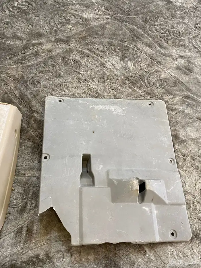 قطع ديكورات بترول نيسان 1998. وأثاث عزبة 12