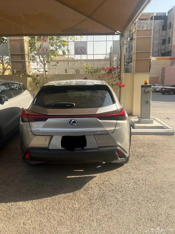 لكزس UX200 5