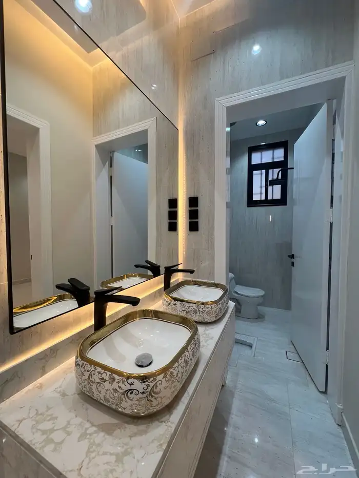 للبيع ادوار ارضية و علوية للبيع حي الطلح وسط الخدمات 7