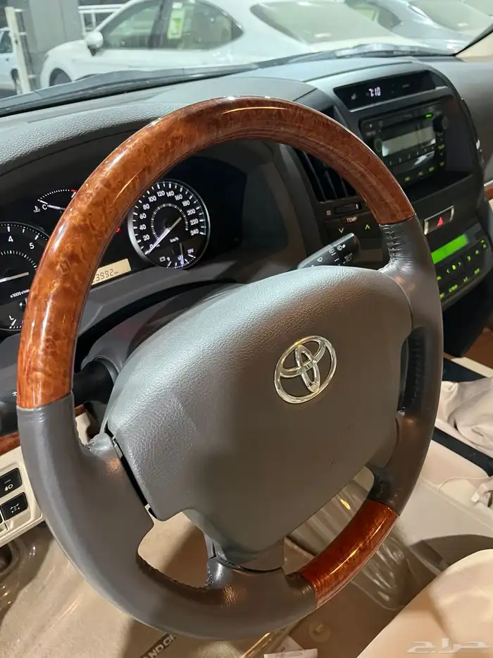 لاندكروزر 2014 شبه الجديد 21