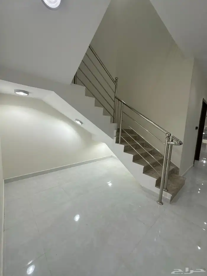 للبيع روفات وسيعة مع كراج باسعار مناسبة مخطط 2 بالخميس 19