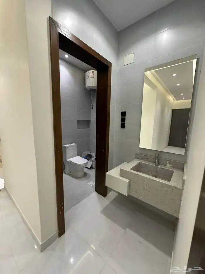 للبيع روفات وسيعة مع كراج باسعار مناسبة مخطط 2 بالخميس 6