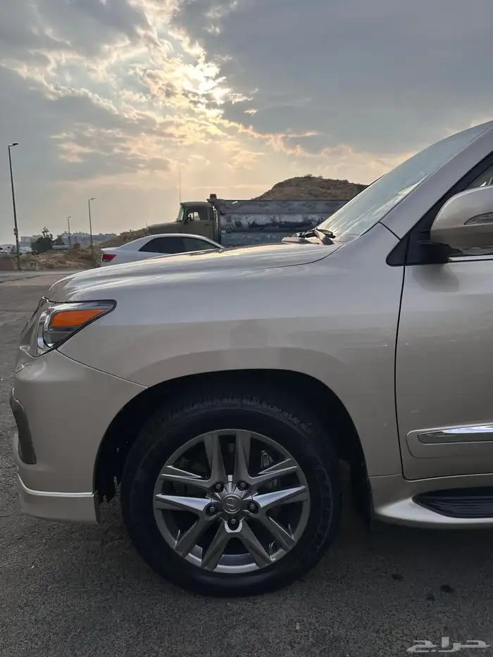 جيب لكزس 2012 DD 37