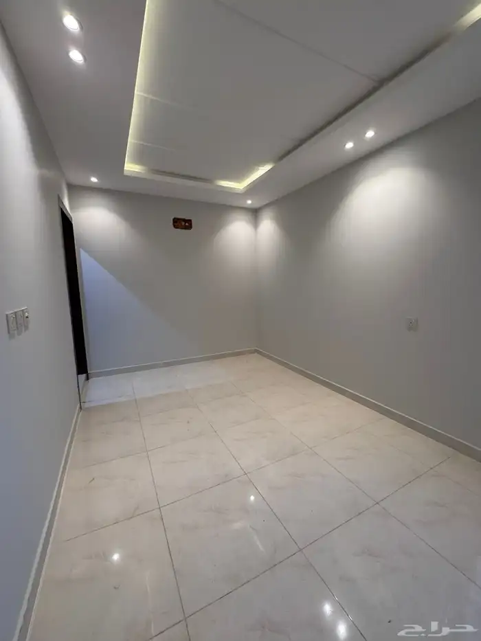 للبيع فيلا مستقله دورين وملحق مساحه 350 الارض من 840 الف 27