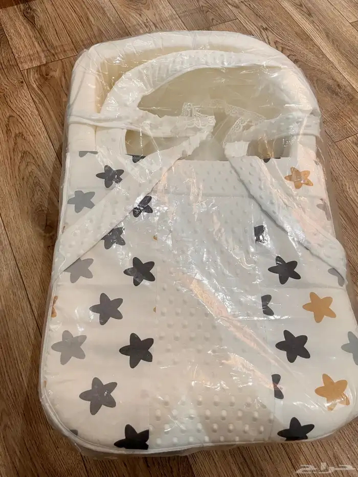 سرير وهزاز بيبي مع بطانيه حجم كبير 1