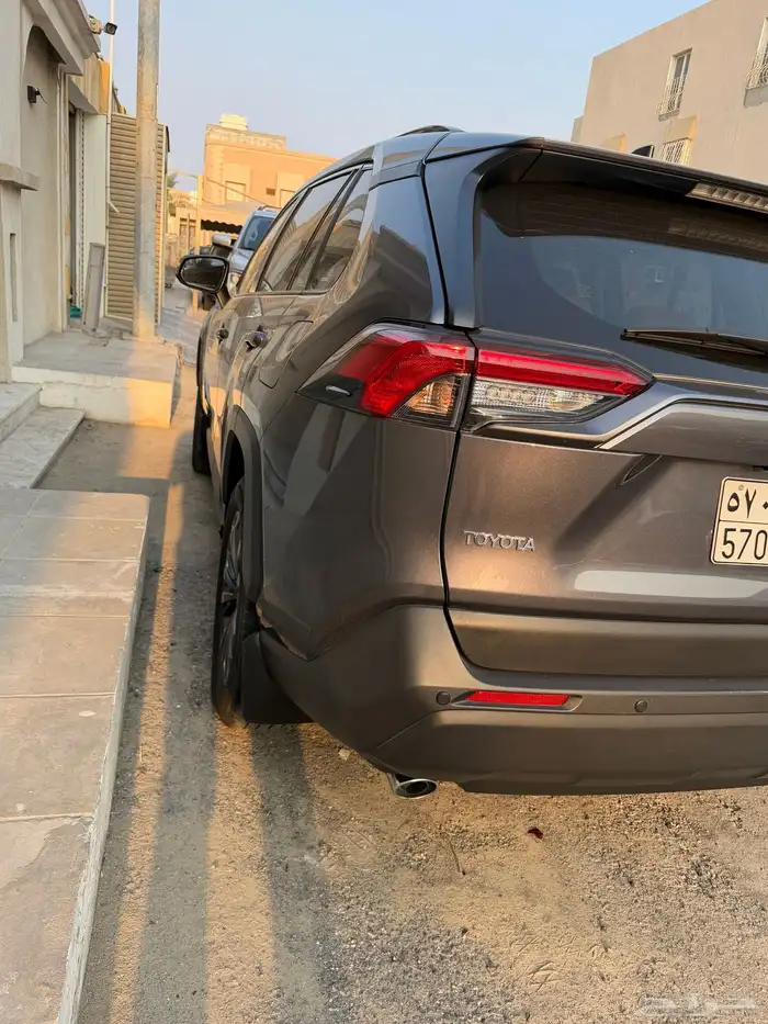 تويوتا راف 4 2024 2