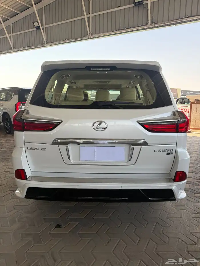 لكزس LX5.7 سعودي موديل 2021 8