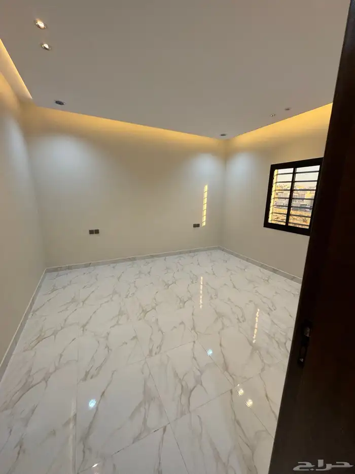 للبيع روف علوي بمدخل سياره شمال الخميس درج داخلي وخارجي 26