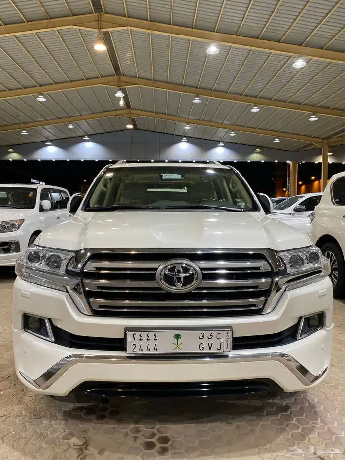 للبيع جيب جي اكس ار 2017 فل كامل عبداللطيف عداد 95 الف 2