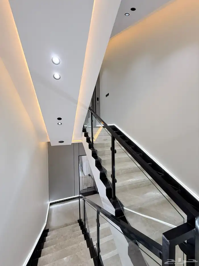 للبيع شقق علويه6غرف بسطح خاص ح الراقي خ مشيط بسعر550الف 2