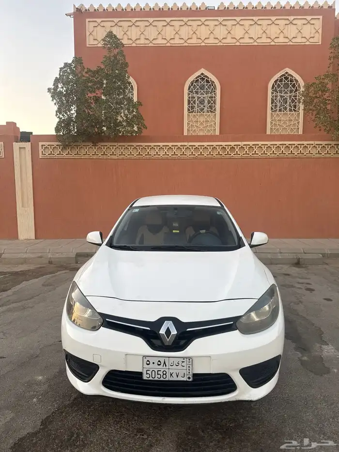 سيارة من نوع RENAULT- FLUENCE 2015 0