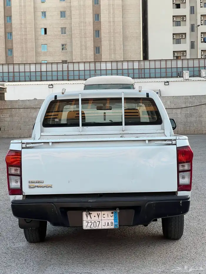 ايسوزو ديماكس موديل 2015 نظيف 9