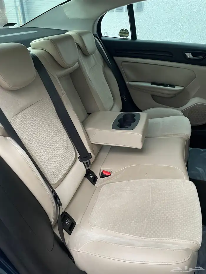 2018 رينو ميقان نص فل شاشة كبيرة 16