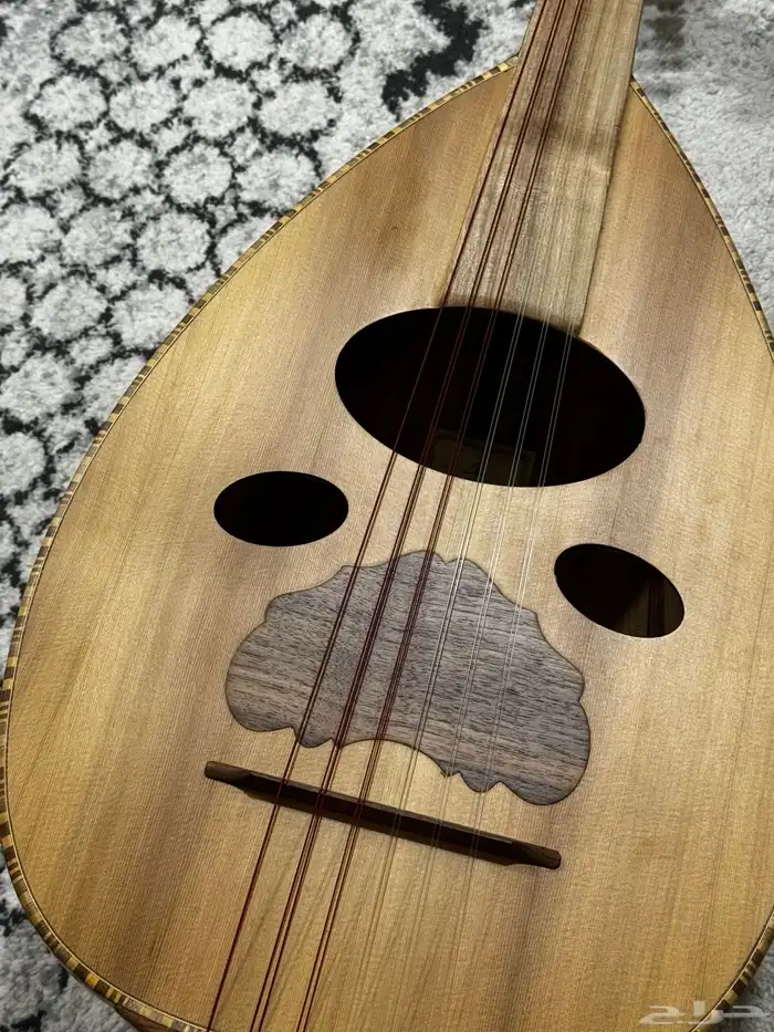 اله عود موسيقي زرياب 1