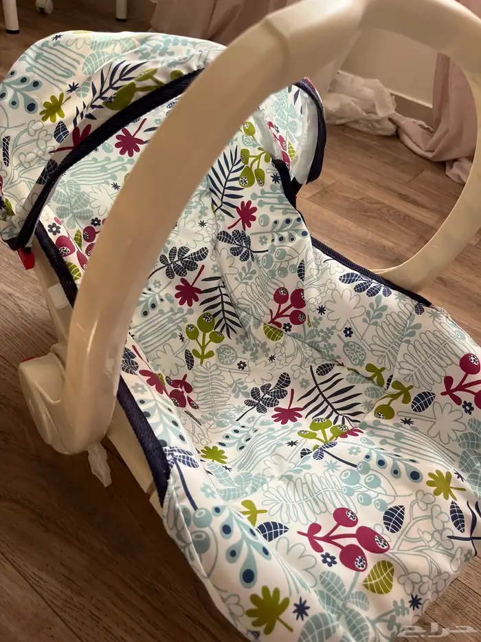 سرير وهزاز بيبي مع بطانيه حجم كبير 9