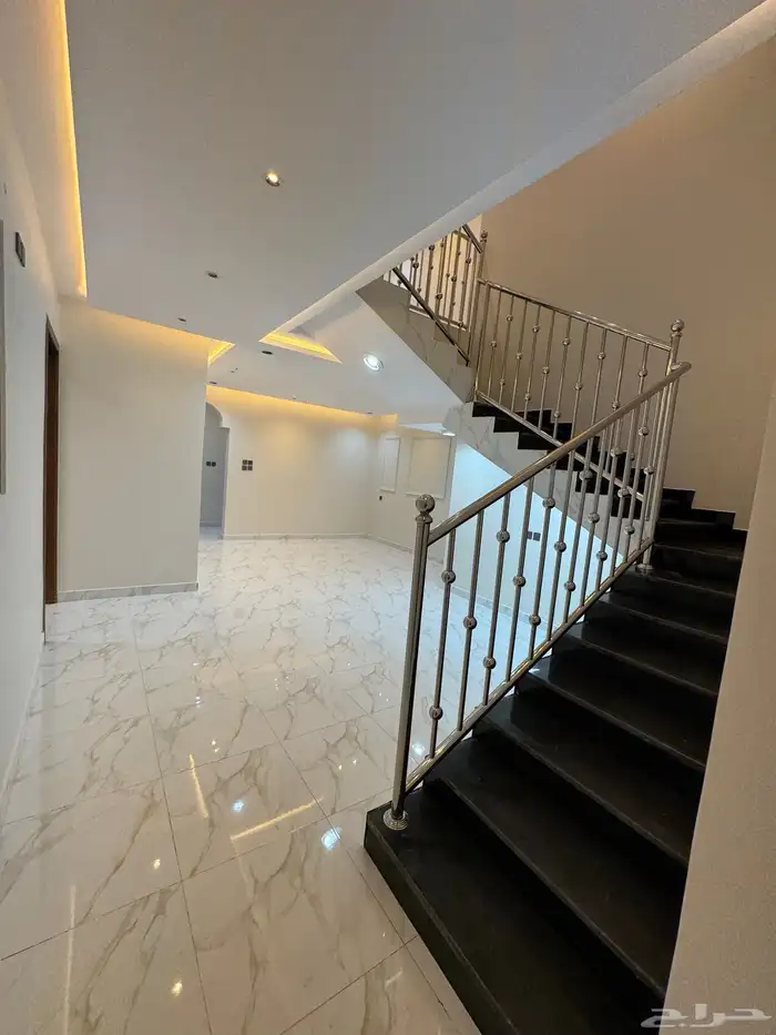 للبيع روف علوي بمدخل سياره شمال الخميس درج داخلي وخارجي 11