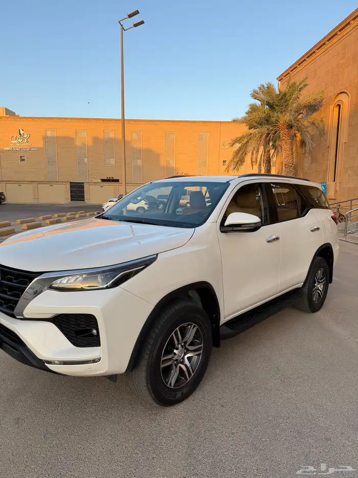 فورتشنر 2022 VX بنزين 15