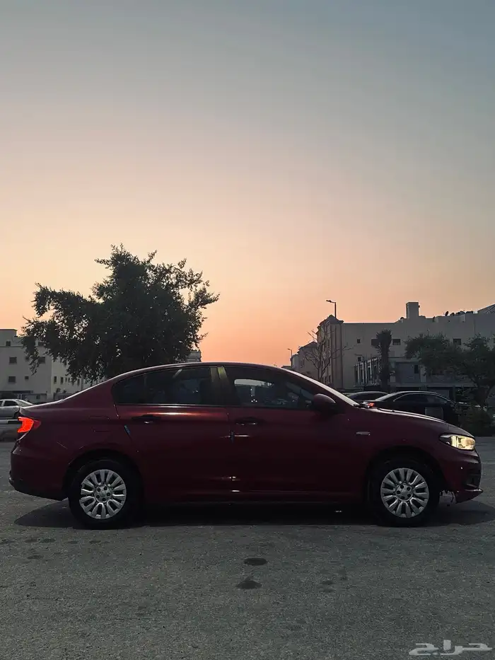 دودج نيون 2017 نظيف جدا للبيع او البدل ب اقل ب جنسيس 4