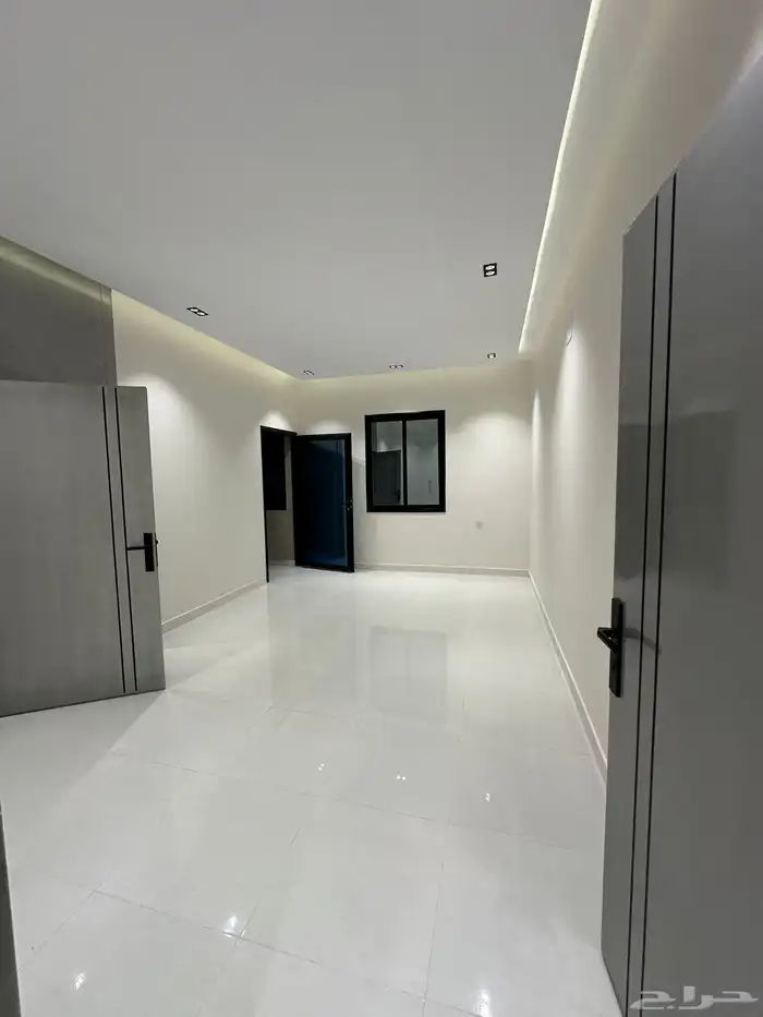 للبيع شقق علويه ممتازه والسعر 520 الف بحى المعارض خميس مشيط 3