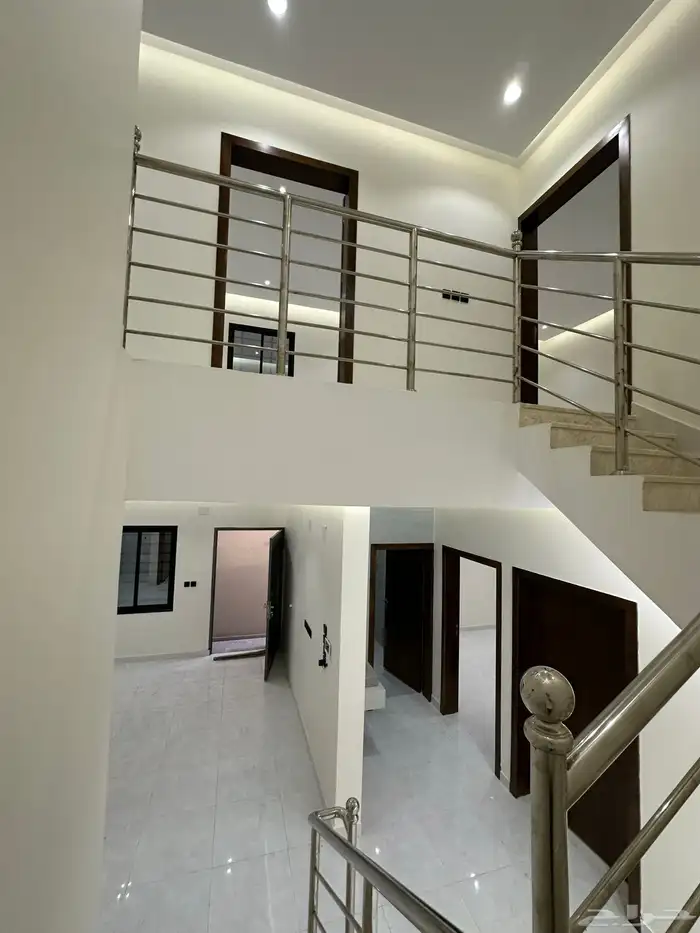 للبيع روفات وسيعة مع كراج باسعار مناسبة مخطط 2 بالخميس 8