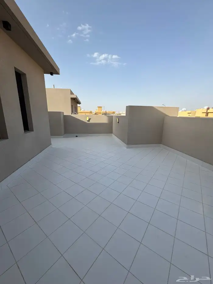 للبيع فيلا مودرن دورين وملحق واصل جميع الخدمات بحي راقي 30