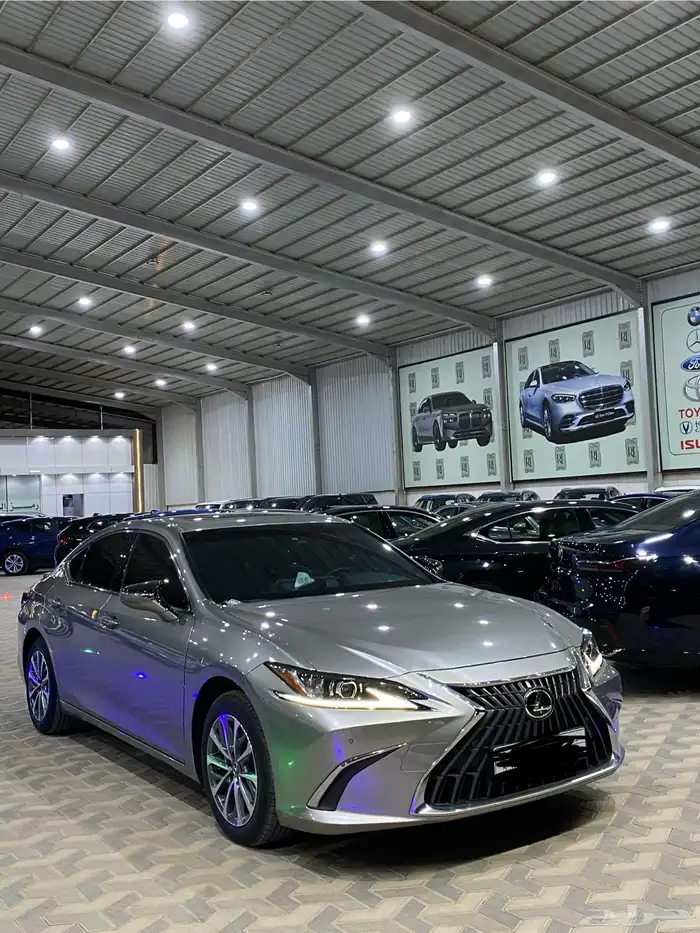 لكزس ES 300 هايبرد 2023 مالك اول شبه جديد 1