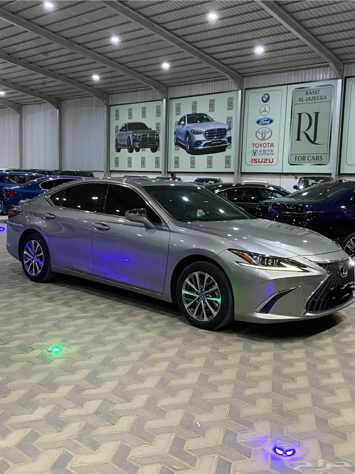 لكزس ES 300 هايبرد 2023 مالك اول شبه جديد 2