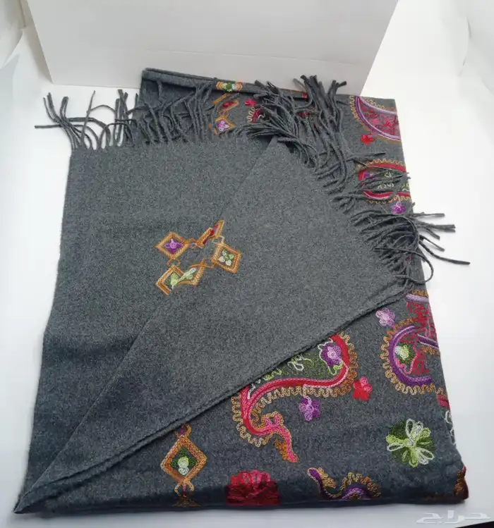 كولكشن الشتاء شالات كشميري. مطرز 10