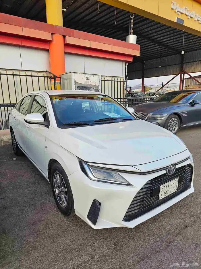 للبيع يارس 2023 السعر 40 0