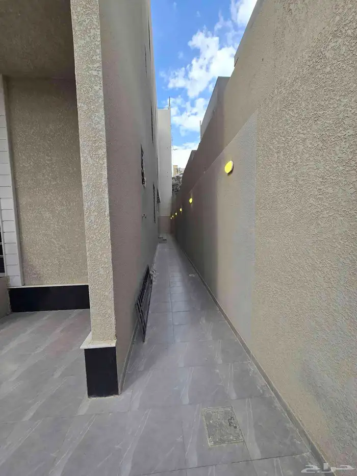 للبيع شقق ارضيه بحوش وعلويه بمشب نار بالسطح ابها الزهور 2