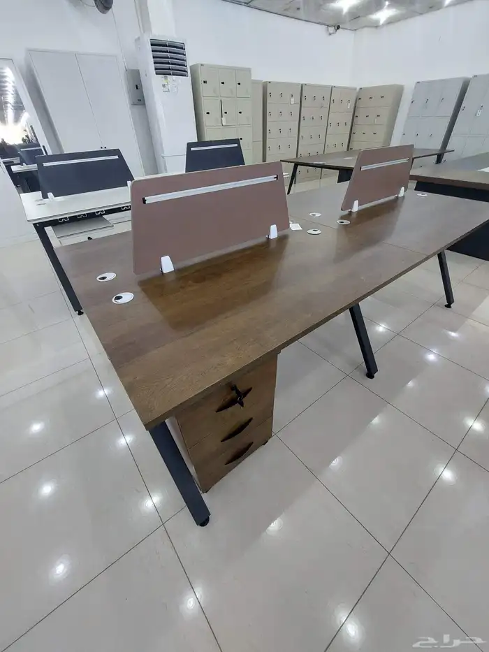 بارتيشن رباعي ثنائي و مفردلون ابيض و جملي كرسي دوار قاعده كر 13