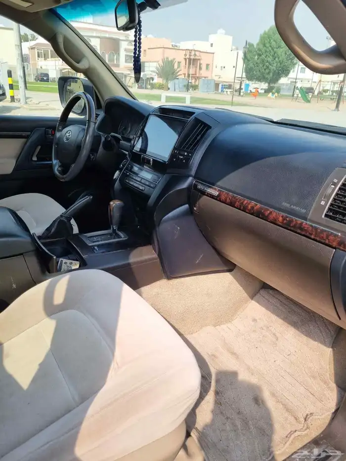 لاندكروزر 2011 فل كامل 4